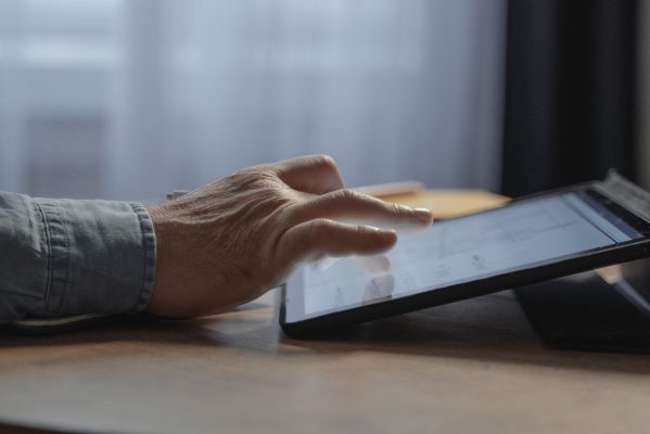 US online installment loans male on tablet
