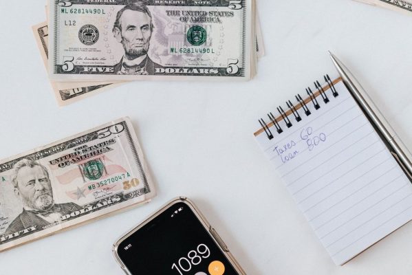 low income installment loan image of money and calculator
