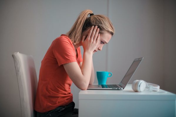 Difference Between a Payday Loan and Installment Loan woman at laptop looking puzzled