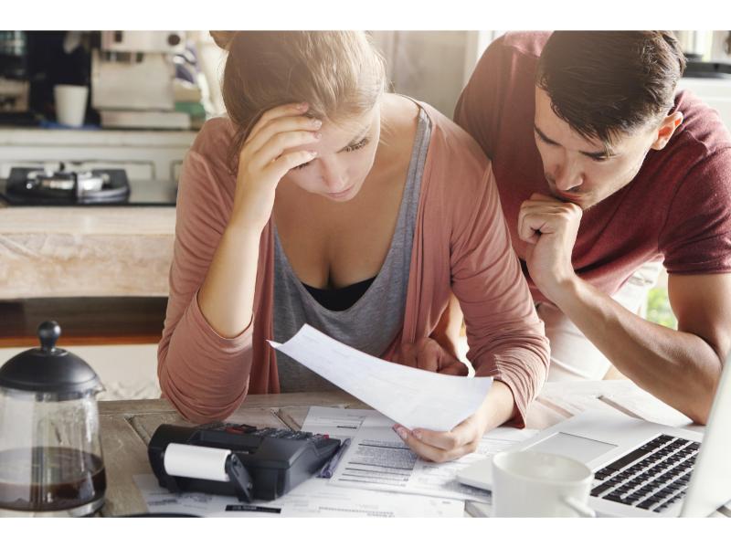 loan applicaiton mistakes image of couple frowning at paper
